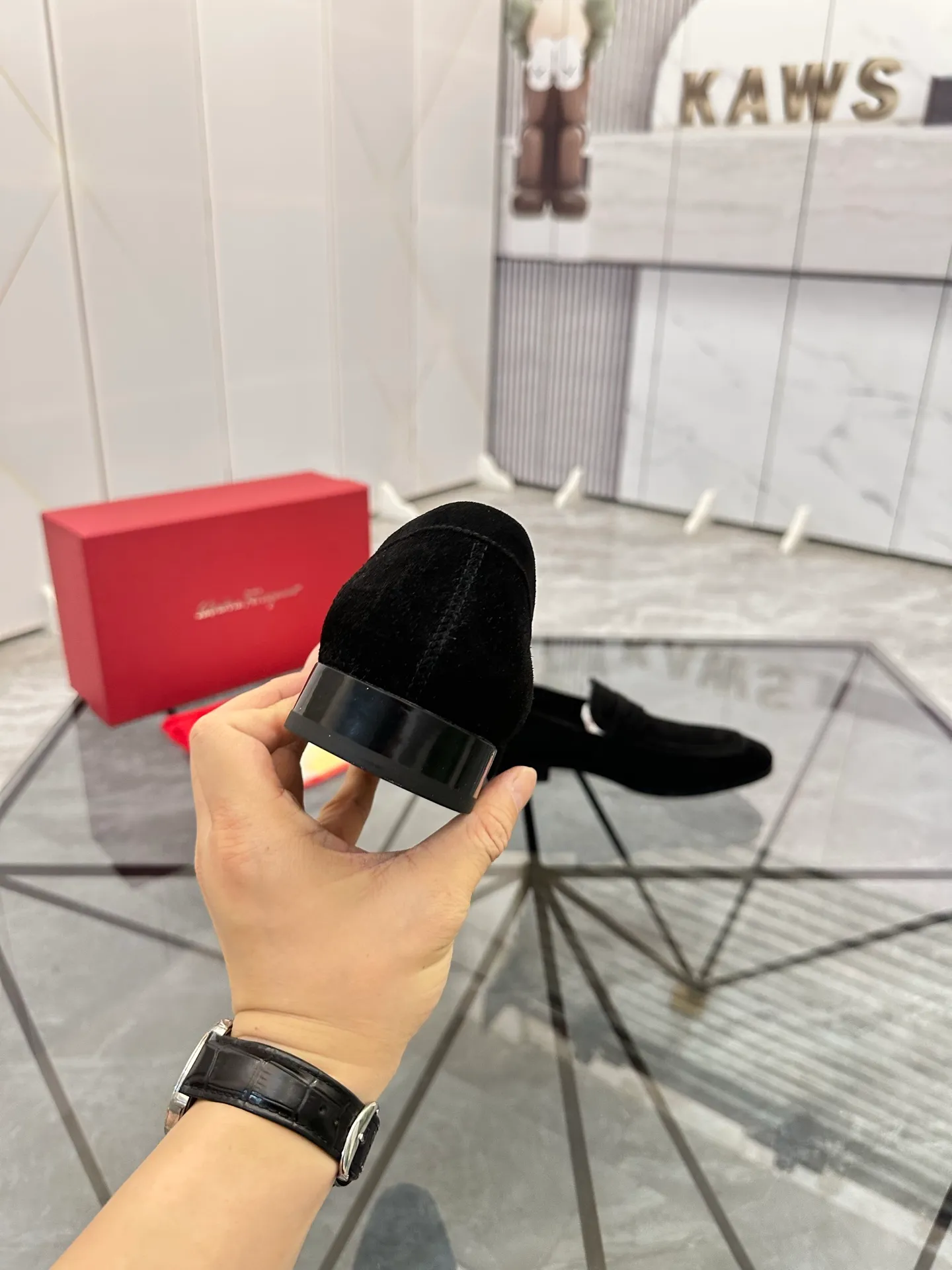 Men's shoes: 💰P640¥ High-end quality Product trademark: Ferragamo* "Ferragamo*" leather shoes Regular size: 38-44 (can be customized to 45.46.) Product materials: imported first-layer nubuck leather upper, cowhide lining, original outsole. Number: 688